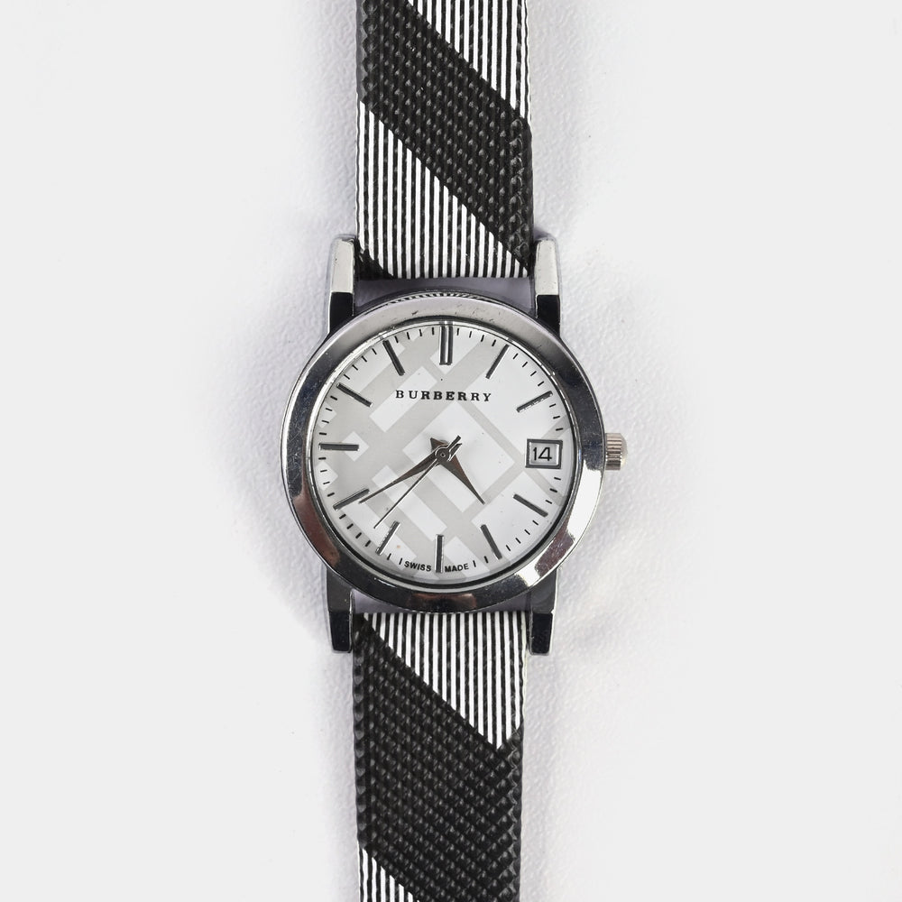 Stylish Check Strap Analog Wrist Watch For Girls