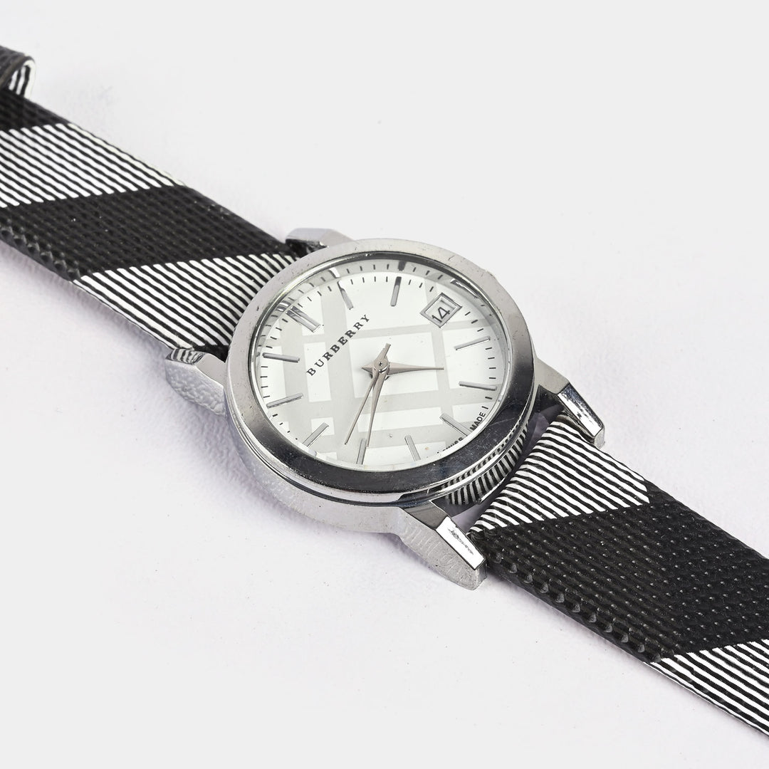 Stylish Check Strap Analog Wrist Watch For Girls