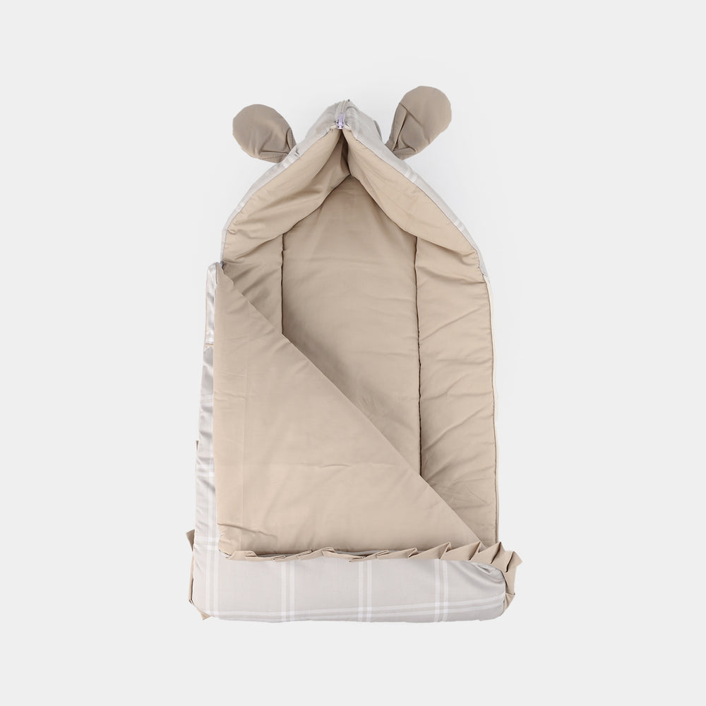 Hooded Carry Nest Printed | 0M+