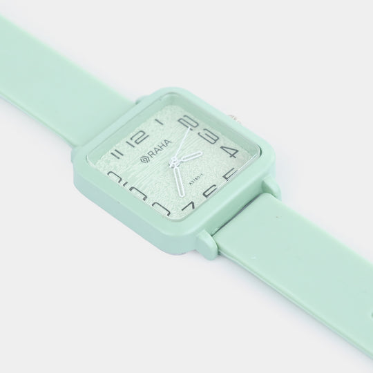 Girls Silicone Strap Analog Wristwatch