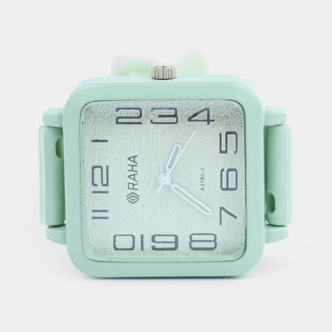 Girls Silicone Strap Analog Wristwatch