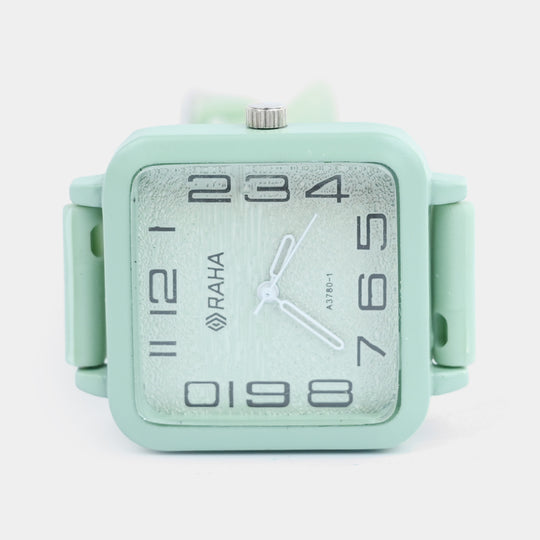 Girls Silicone Strap Analog Wristwatch
