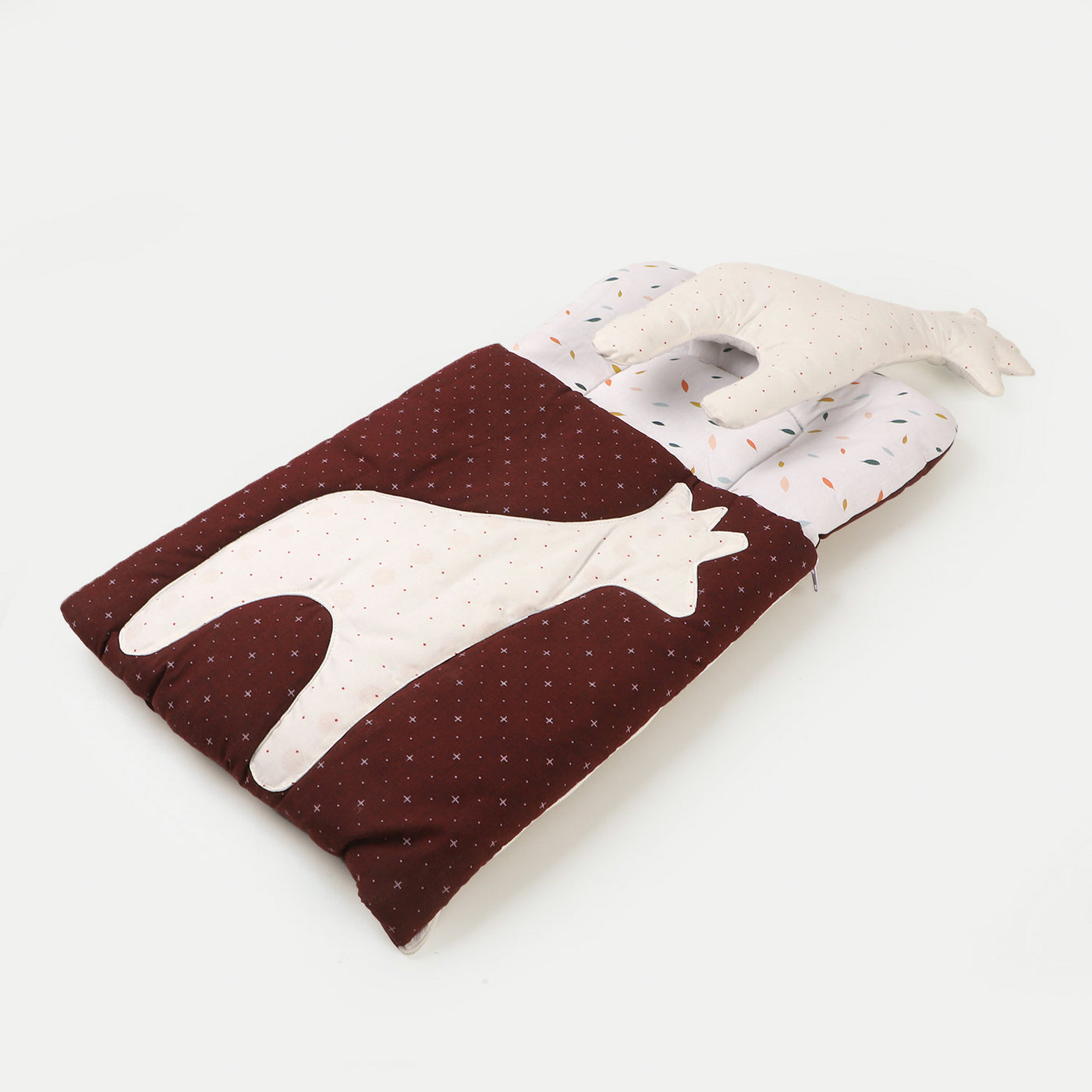 Carry Nest Giraffe With Pillow | MAROON